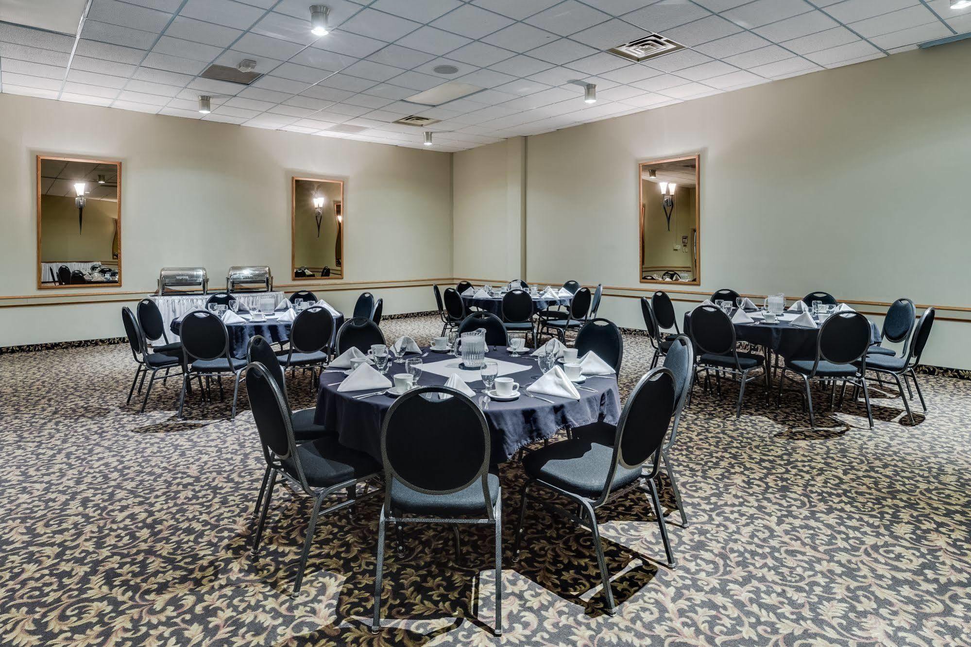 Heritage Inn Hotel & Convention Centre - Moose Jaw Bagian luar foto