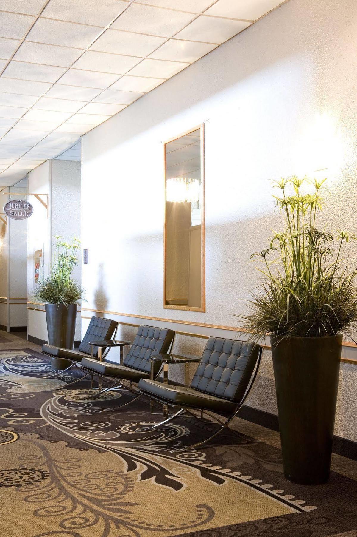 Heritage Inn Hotel & Convention Centre - Moose Jaw Bagian luar foto